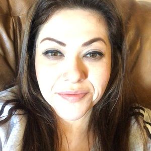 Meet your Posher, Elisa